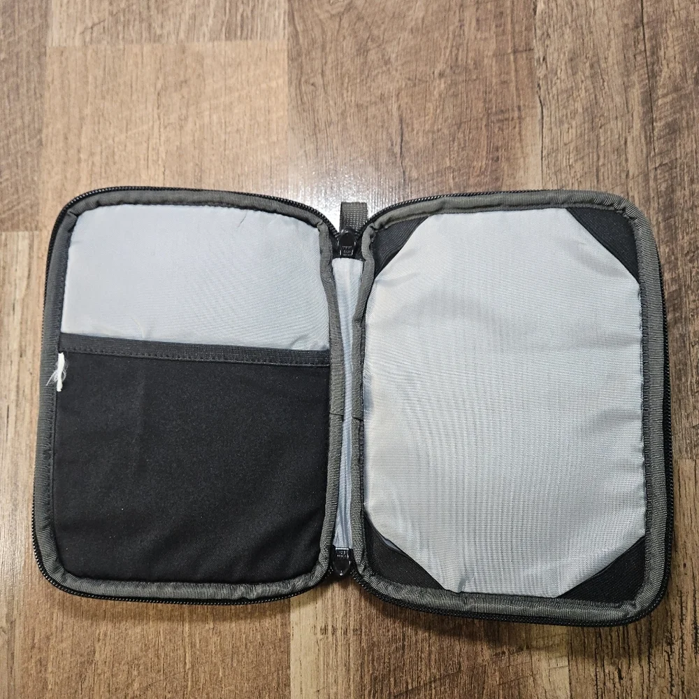 Patagonia Black Nylon Padded Tablet / Technology Case Full Zip 9” x 6”
